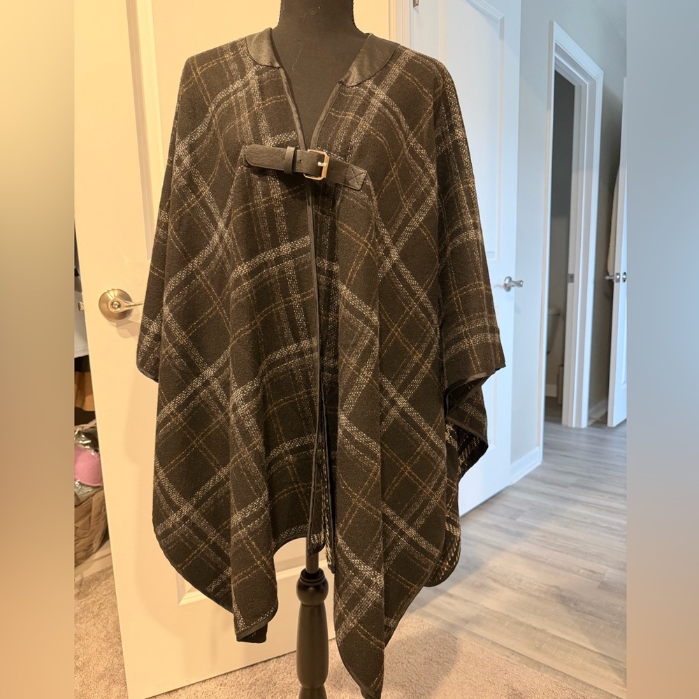 Elegant Black and Gray Plaid Women's Cape